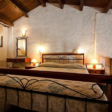 Delphi Aparthotel Glossa