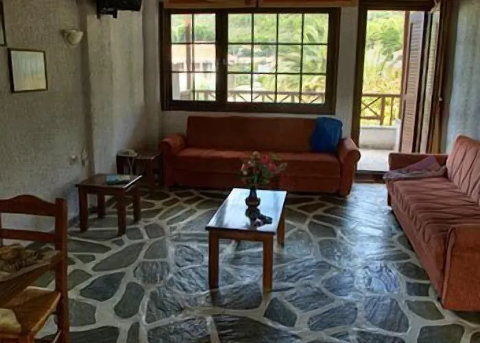 Delphi מלון דירות 4*